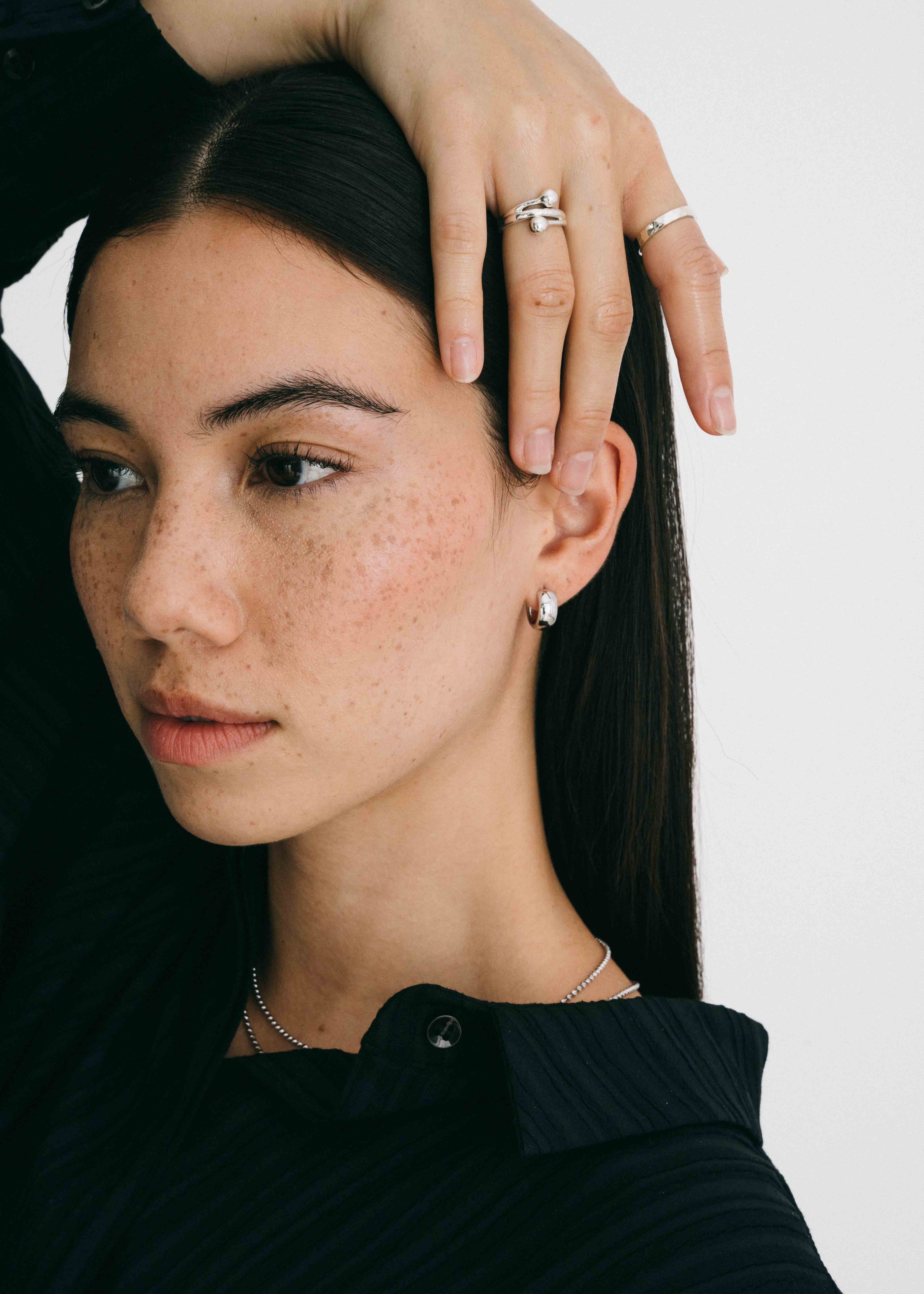 Clasp Shell Earrings